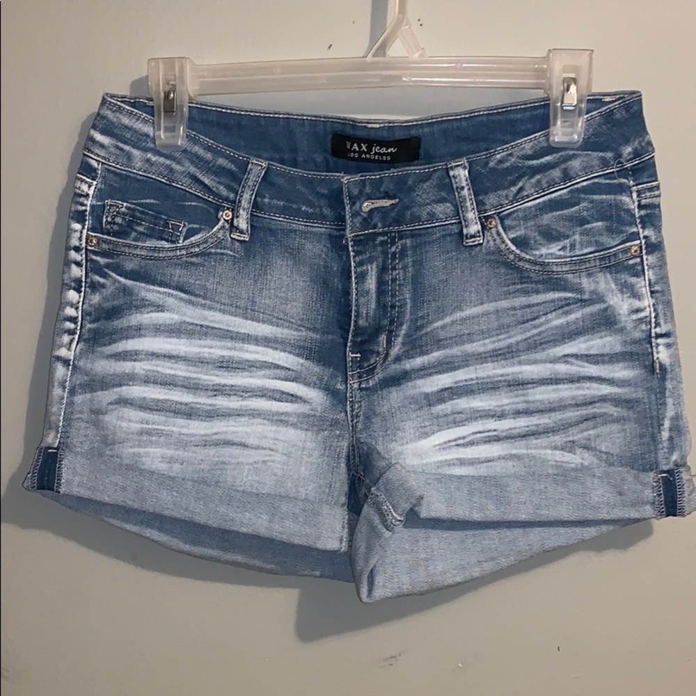 NWOT Wax Jeans light wash shorts